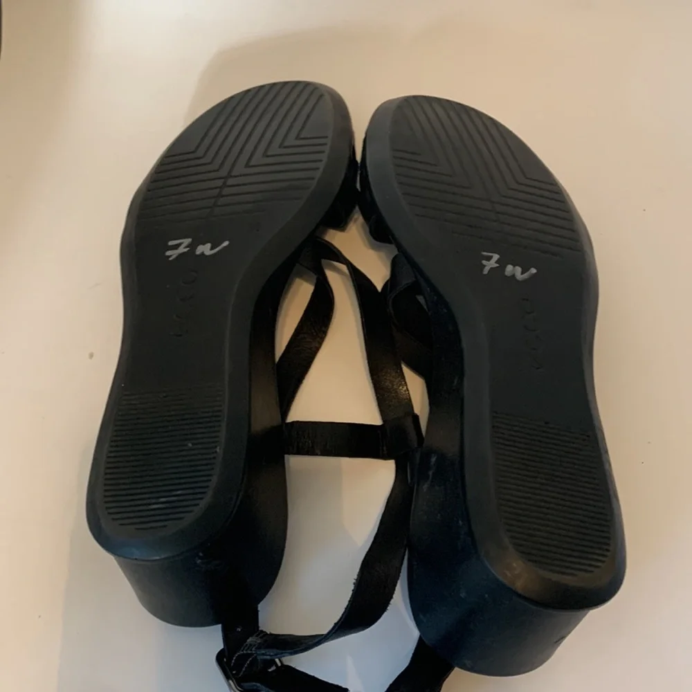 Ecco Black Leather Wedge Sandals Size 7N - Picture 5 of 6